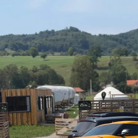 Glamping Iurte Mongole Spiritul Zimbrului Luxury tent Vama Buzaului
