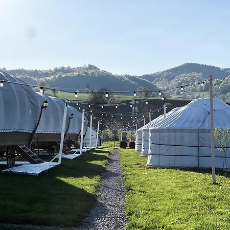 Glamping Iurte Mongole Spiritul Zimbrului Luxury tent Vama Buzaului