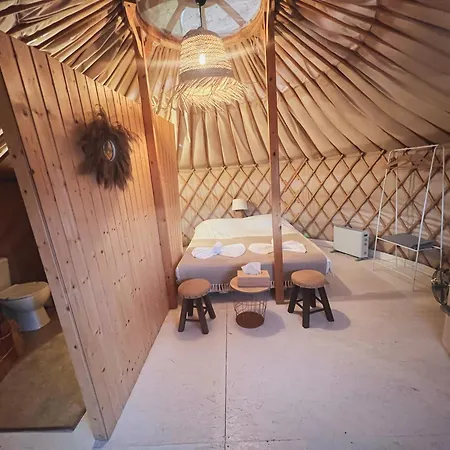 Luxury tent Glamping Iurte Mongole Spiritul Zimbrului 3*