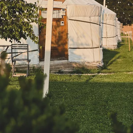 Glamping Iurte Mongole Spiritul Zimbrului Luxe tent